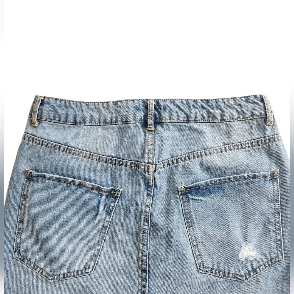 Forever 21 Distressed  Denim Light Wash  Mini Skirt Size 29